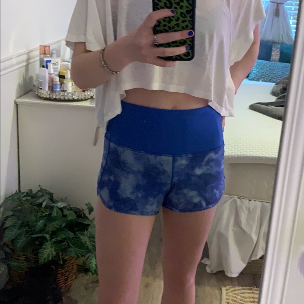 Lululemon size 4 blue tie dye shorts high waisted